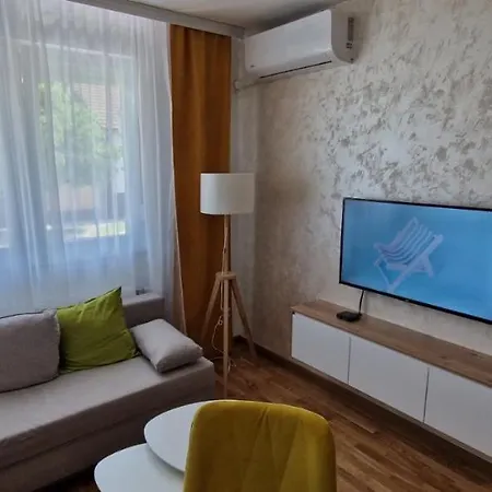 Hotell Apartman Pezos Petrovaradin