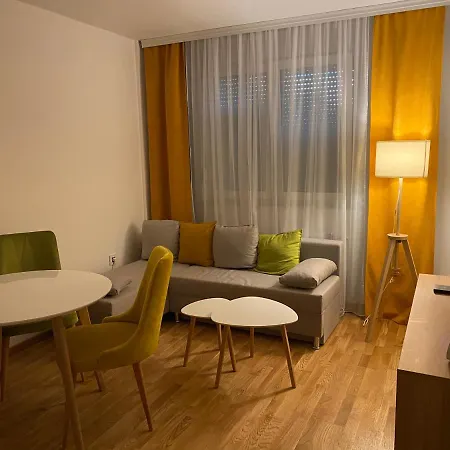 Hotell Apartman Pezos Petrovaradin